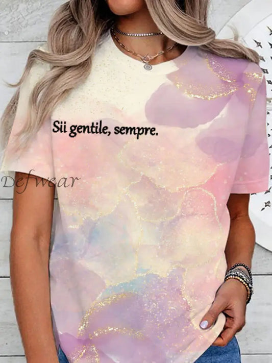 L’italiano femminile ’Sii sempre gentile’. Maglietta come immagine / S