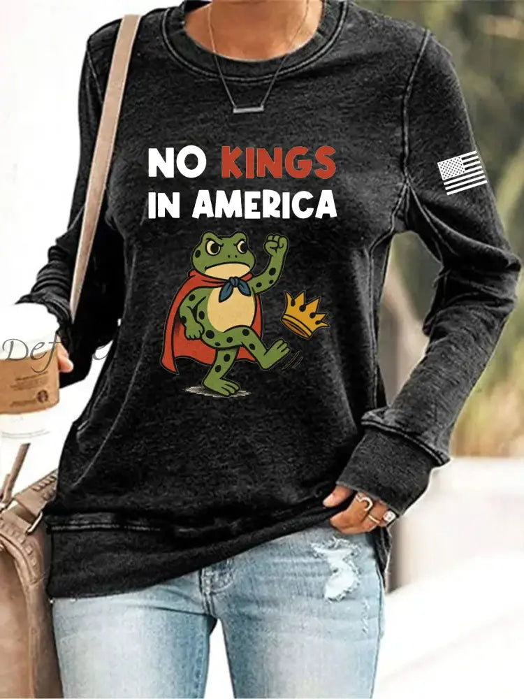 Women’s No Kings Resist Frog Print Sweatshirt Black / S
