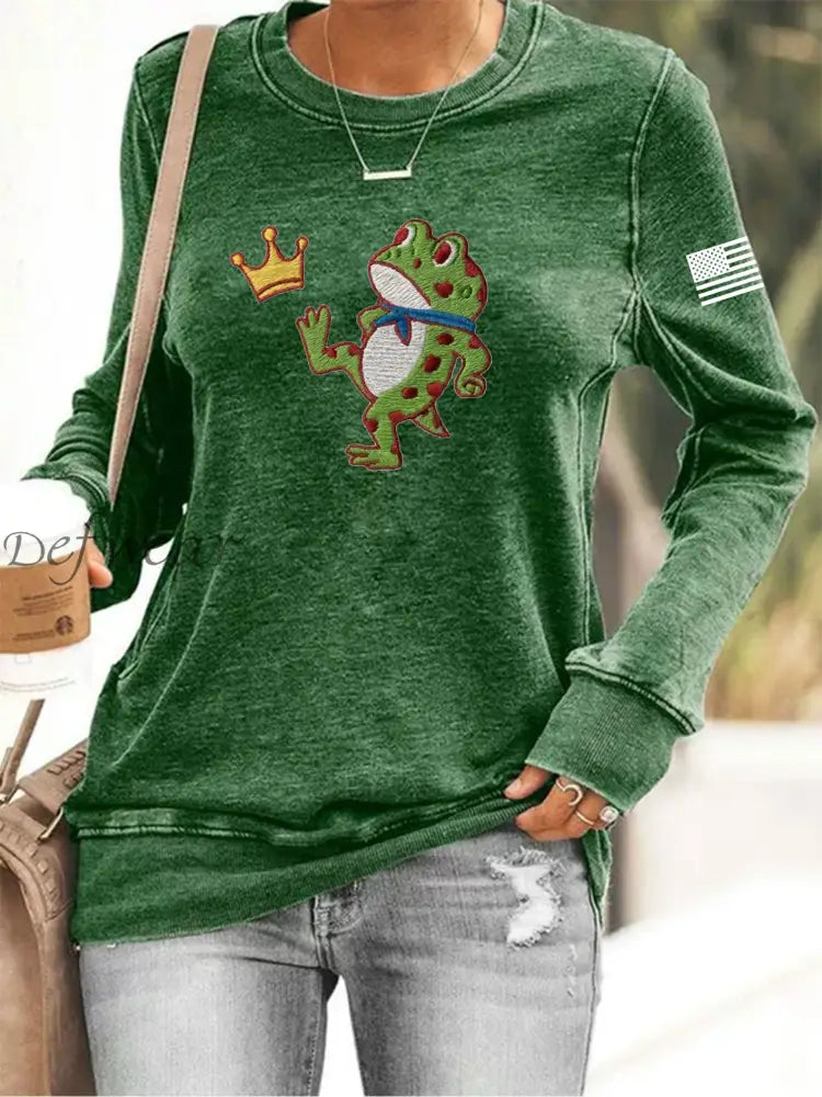 Women’s No Kings Resist Frog Print Sweatshirt Green / S