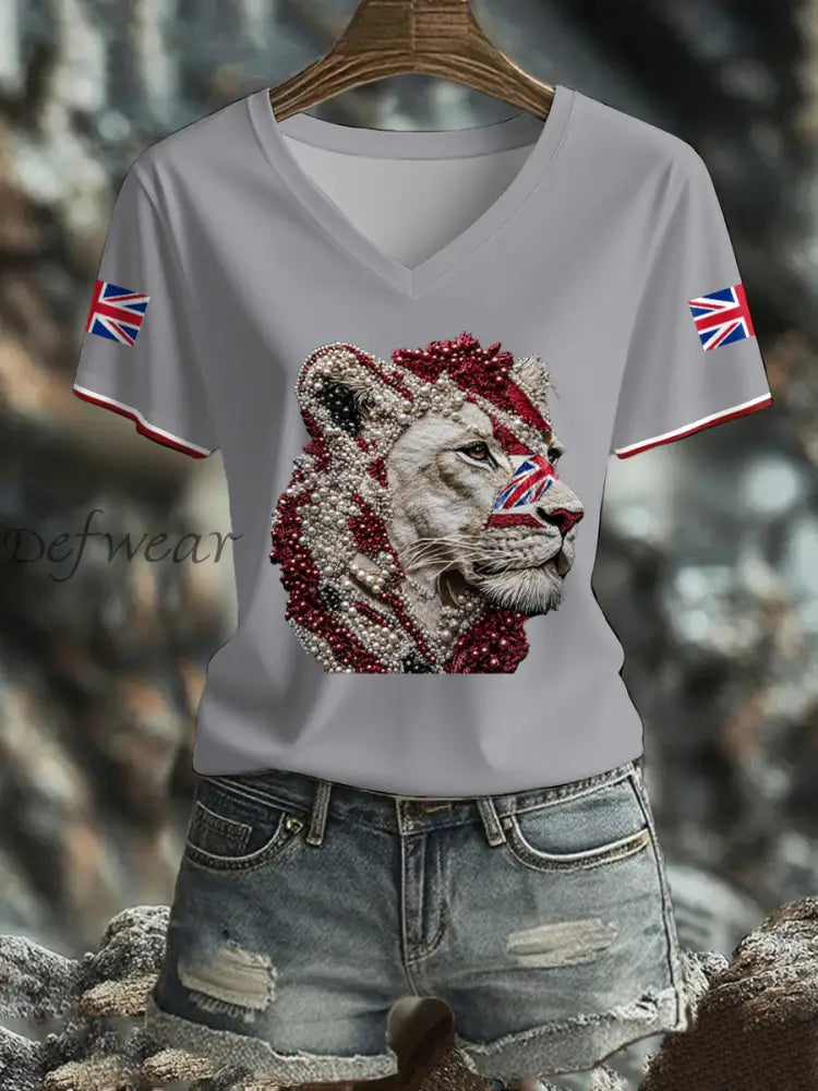 Women’s UK Flag Lioness Art Printed T shirt Light Gray / S
